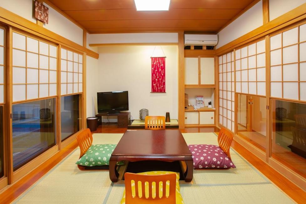 熱海の海が一望できる温泉付貸別荘 満月あじろ Mitsukiajiro Atami  Extérieur photo